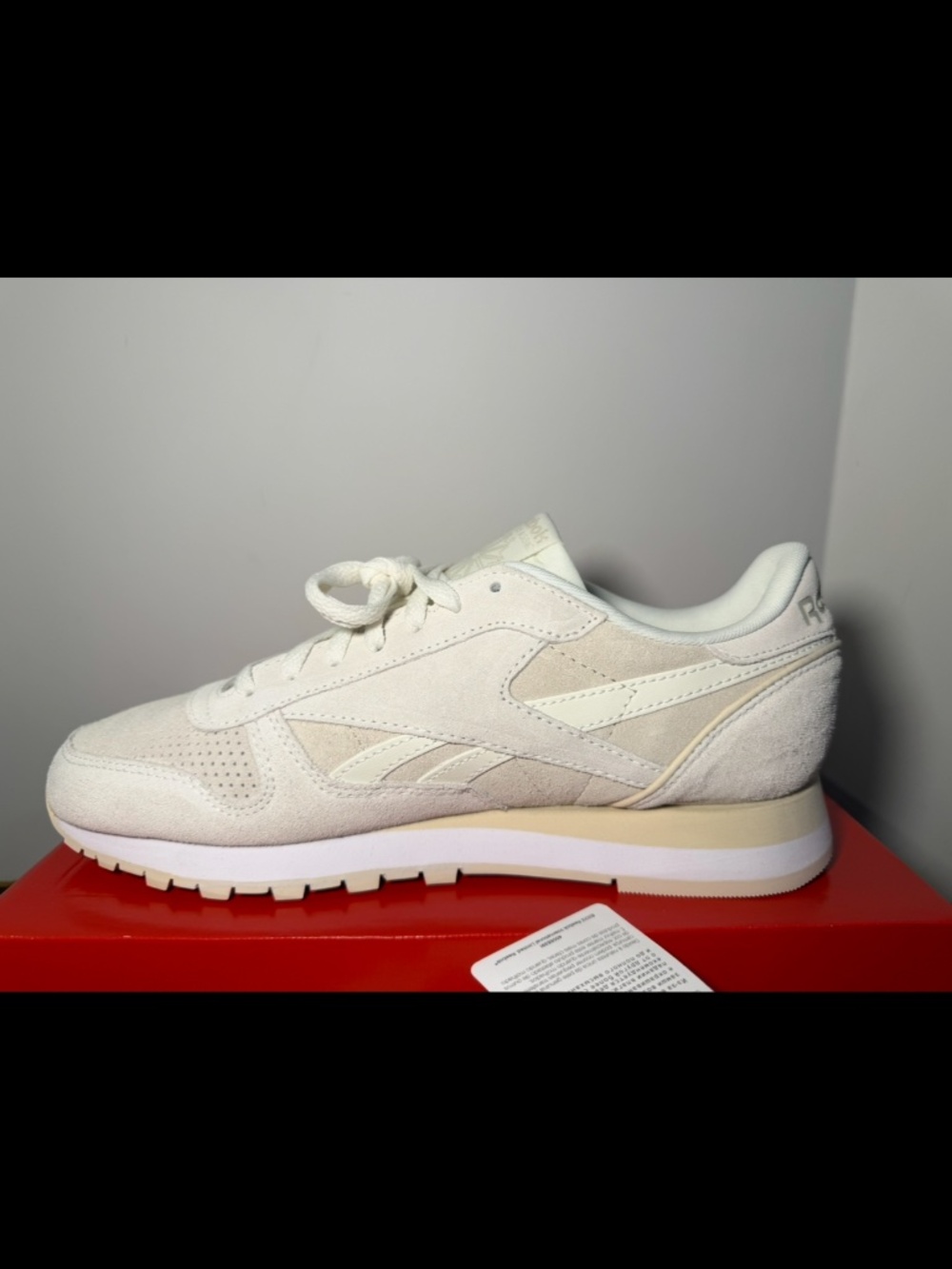 Reebok Classic Leather Running Shoes Sneakers Chalk/Sand/White Unisex M9.5/W11 - Picture 7 of 16